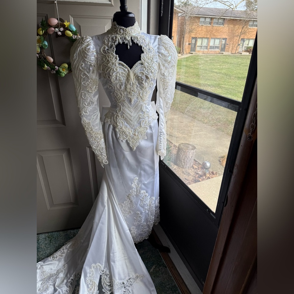 Vintage Alfred Angelo pearl bow train open back lace trim wedding gown, size 8